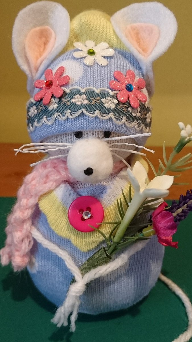 CornellTracey's tweet photo. Another little sock house mouse made for a friend of Mum's #sockmouse #mouse #housemouse #fridaycraft #crafting #hobby https://t.co/tiqzTtffRb
