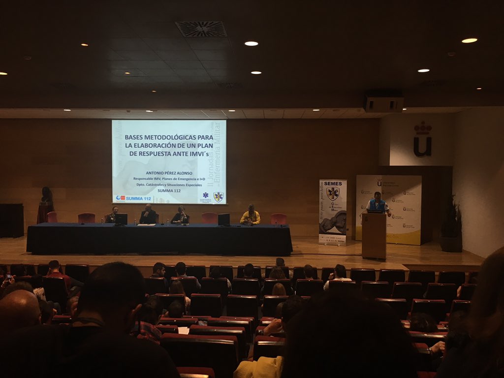 miguel_garvi's tweet photo. @APerezAlonso analiza el cómo elaborar metodológicamente un plan de respuesta a #IMVIs #EnferMilSEMES https://t.co/UyLOcjJdvj