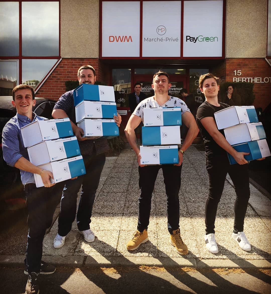 ollca_boutique's tweet photo. Les colis pour les gagnants des paniers gourmands Marché Privé sont prêts à partir : nos livreurs sont sur le qui-vive 📦💪
#mpdevinette #marcheprive
cc @Baptiste4502 @PrescilliaAhah @Elodie_Fraise @lilianis44 https://t.co/7IlwajRZ2t