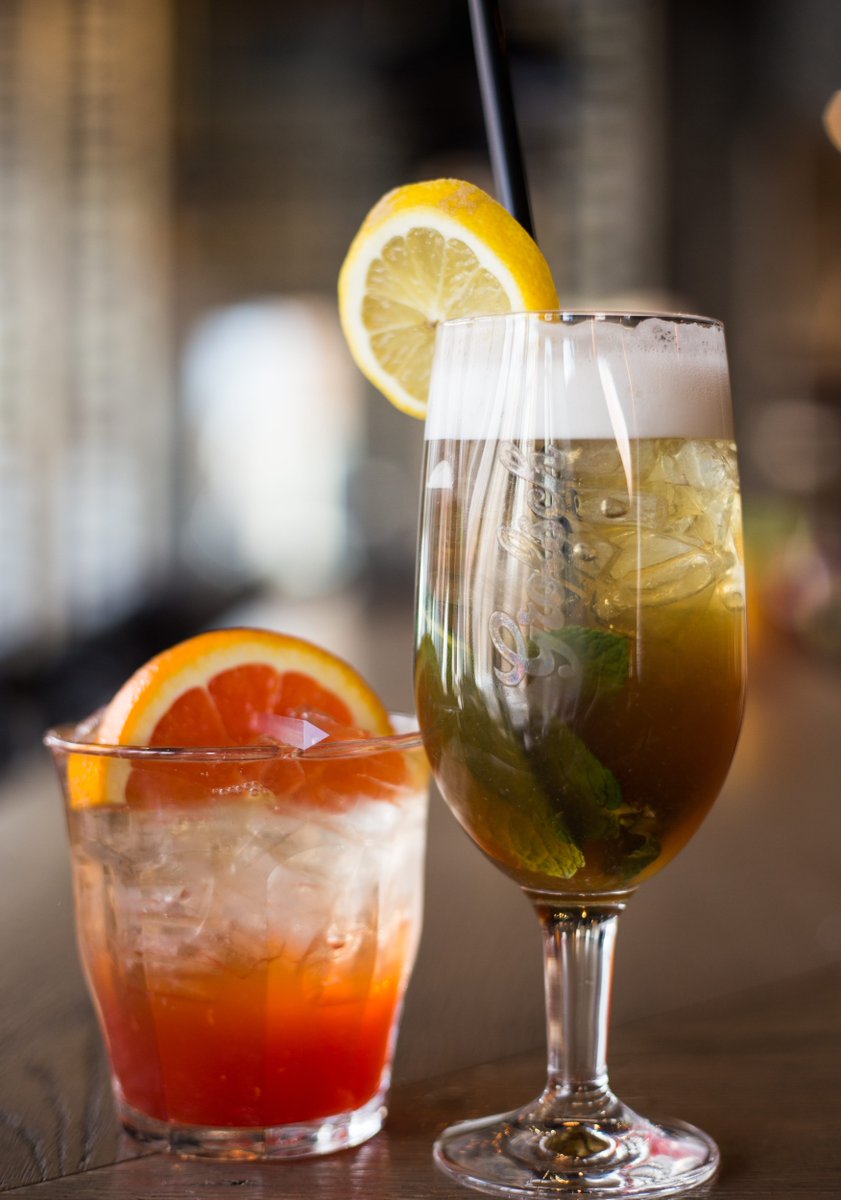 Deux raisons de célébrer aujourd'hui 🎉
Parce que c'est peut-être la fête des Mères, mais c'est aussi le National Cocktail Day 🍹🌺
On lève notre verre à toutes les mamans!

#fetedesmeres #cocktail #nationalcocktailday