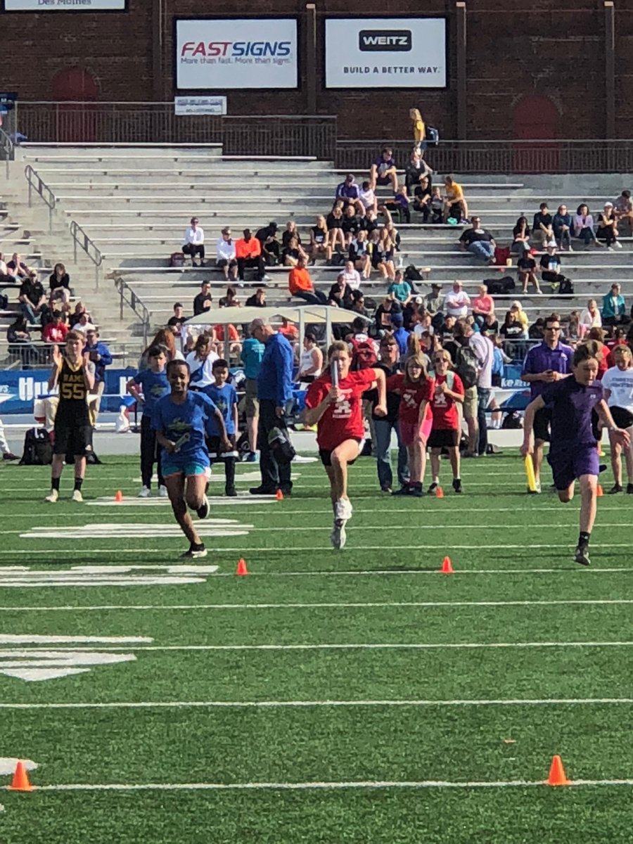 WEB_UCSD's tweet image. Congratulations to our Webster students who participated in the Drake Relays yesterday!  They even got to meet Collegiate runner Devon Allen who helped them warm up before their race! #powerofWE