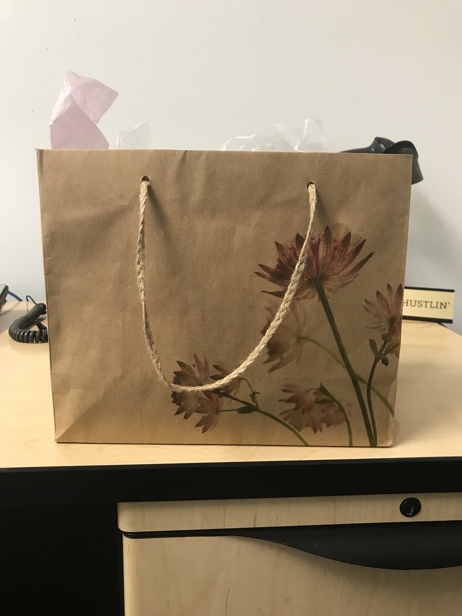TiffaniATT's tweet photo. when your customers love you for hooking them up with directv now! #cookies https://t.co/16TtqrDM6M