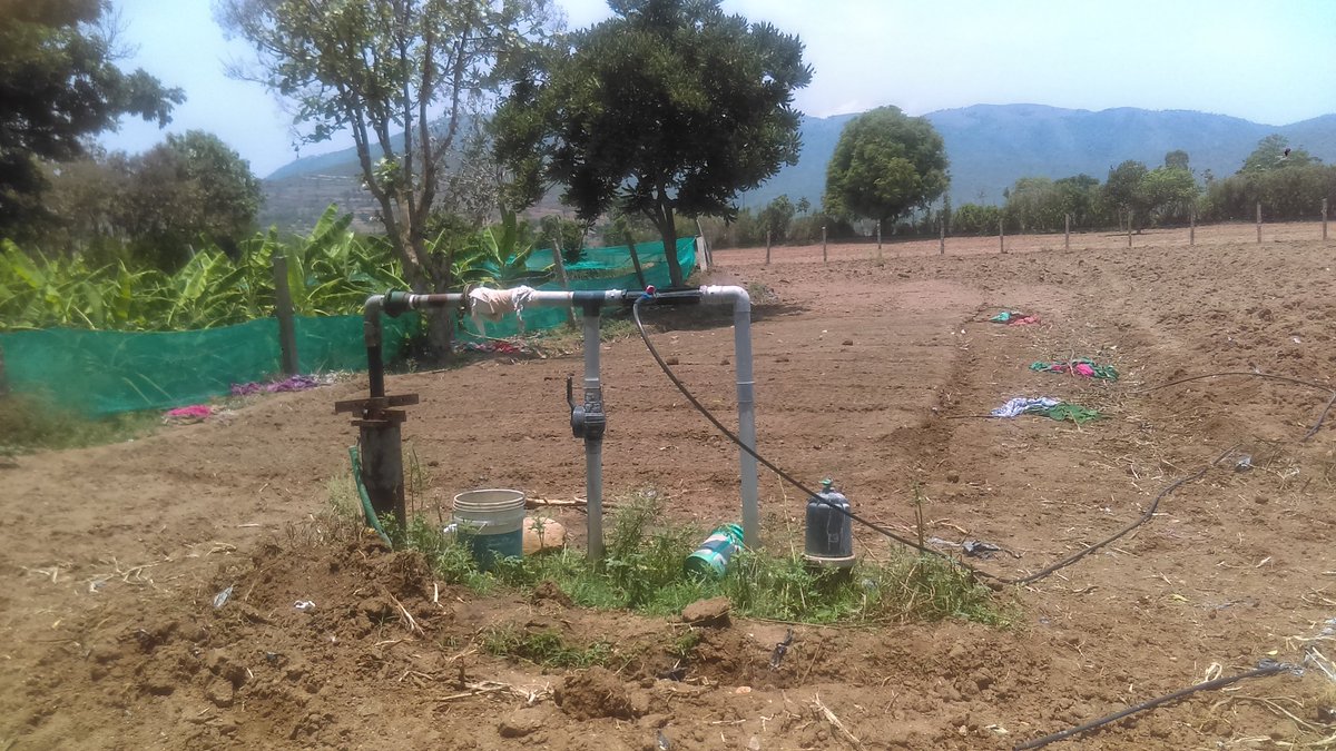sian_loveless's tweet photo. Arrived in a dry looking Berambadi this afternoon. #groundwater levels dropped in last 5 months and one of our sample borewells is now OOA. #Upscape @BGSGroundwater https://t.co/uPlOGNPk4S