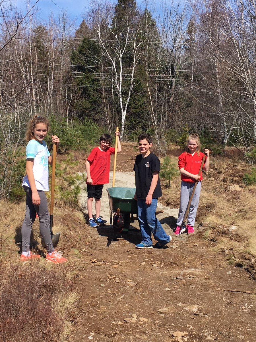 WNES Trail Extension - Thank you to Craig Silver for prepping the trail  and thank you to the Grade 5 students who have been volunteering their  recess time to get the trail ready for use.
@SouthShoreRCE