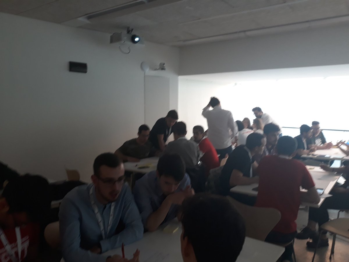 Talento_40's tweet photo. Los equipos del #Hackaton @ASTITechGroup en
#ExplorerDay2018 formulando los retos que han identificado en el campo de la robótica móvil: ¿cómo podríamos...?
@ASTIMRobotics https://t.co/ZspWj7he60