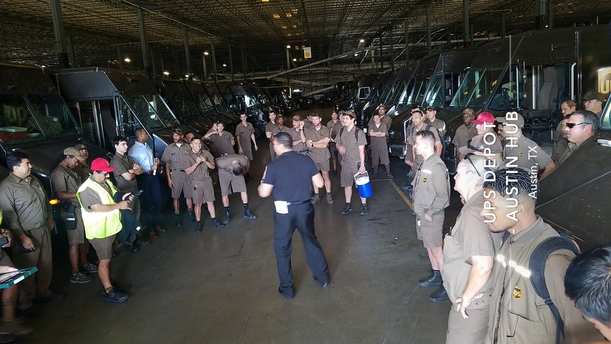 Capital_UPSers's tweet photo. Southlake Center celebrating their safety milestone, 90 days accident free!! #SafetyFirst in the Capital Division! #Business Manager making eggs. 

...

@RGlenewinkel #FridayFeeIing #RecognitionFriday @nicholasewest https://t.co/zOZ1RssKEP
