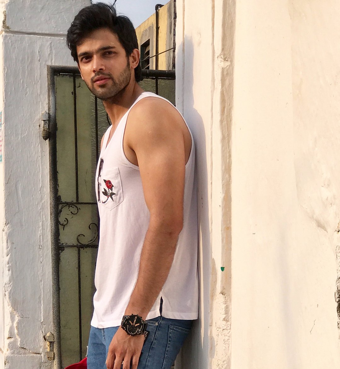 sarkar863's tweet photo. Dil kahe kahaniyaan pehli dafa
Armaano mein rawaniyan pehli dafa
Hogaya begana main hosh se pehli dafa
Pyaar ko pehchana ehsaas hai yeh naya 
@LaghateParth @niti_taylor 
#KYYOnVoot https://t.co/9mzilc3ljD