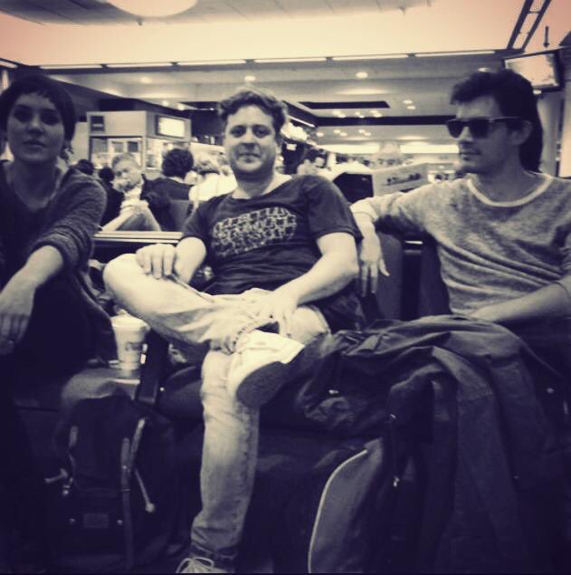 Un día como hoy hace cuatro años partíamos a los estudios de <a href="/Converse/">Converse</a> en Nueva York para grabar nuestro single “Land of Aloha” y “Pez” 💥
<a href="/ConverseChile/">Converse</a> 

Escuchen por acá: open.spotify.com/album/5JKHmRXR…