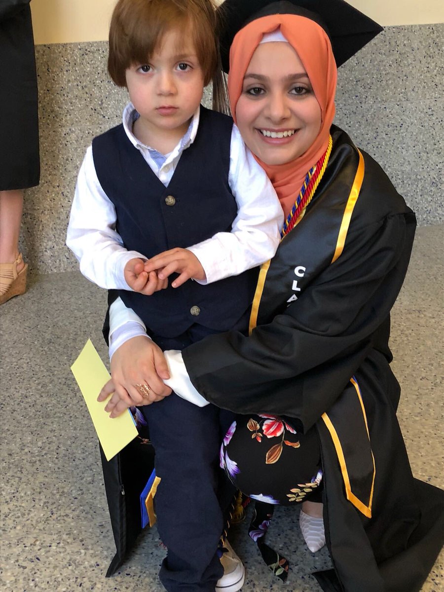 fabughoush's tweet photo. Congratulations to my Sister Nour #UMPSychGrad18 we love you โค๏ธโค๏ธโค๏ธโค๏ธ https://t.co/yzuzTQE0qa