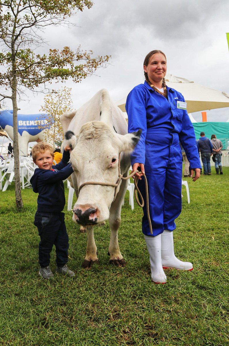 SACheeseFest's tweet image. Come hug a cow (or a goat) on Sunday, 29 April on #FamilyDay at #SACheeseFest #SandringhamEstate #Stellenbosch. Tickets at @Computicket @CheckersSA or @Shoprite_SA. No tickets at the gate.