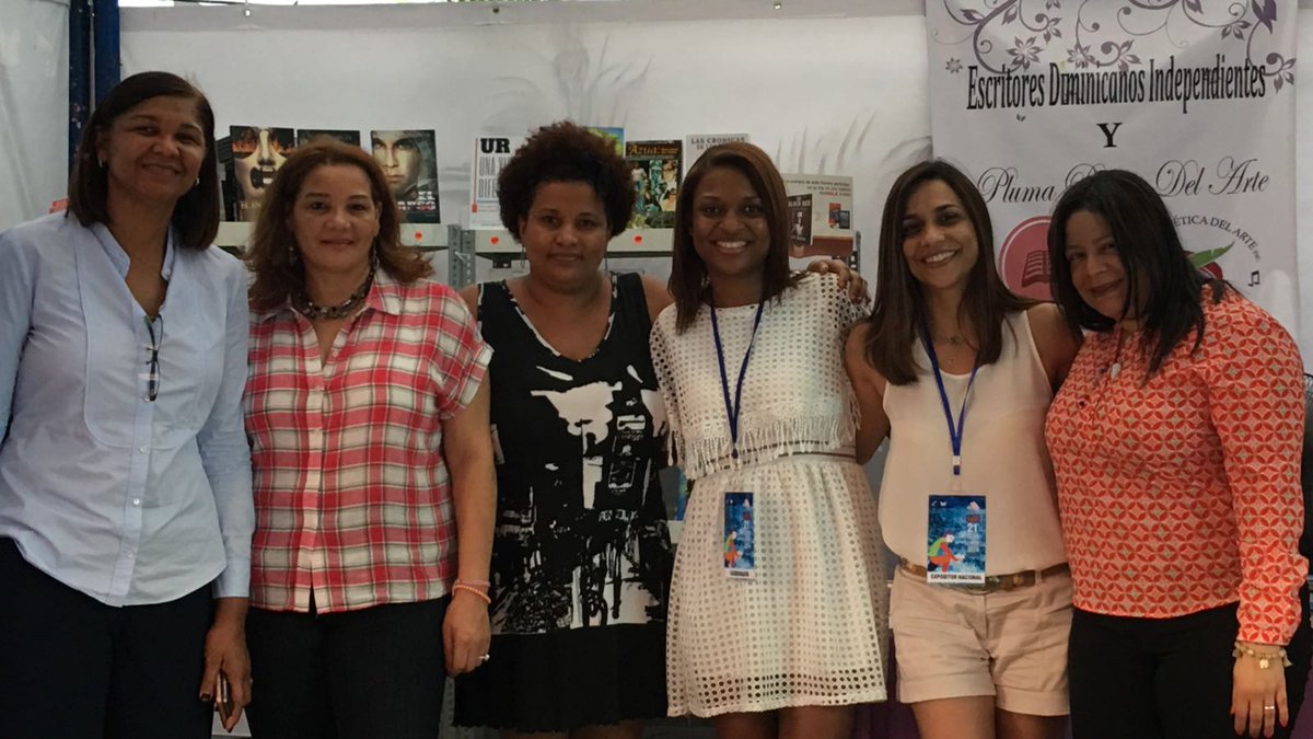 narradorard's tweet image. Retweeted Ruthy Garcia (@ruthgmedina):

La #FILSS2018 se viste de letras, @escritoresdomin esta de fiesta. 
Si visitas Santo Domingo no dejes de pasar por el stand Pluma Poética. #RepublicaDominicana #ller #libros