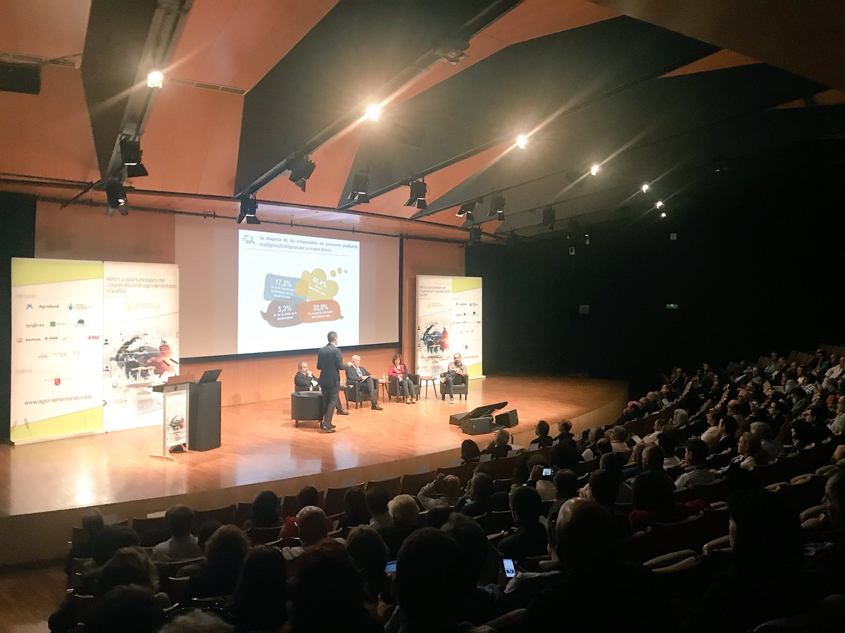 CoopsAgroES's tweet photo. Muchas gracias a todos los colaboradores de la convención #RetosCoops @caixabank @Cajamar @Repsol @sigfito @Rpastormatut @SyngentaES @Pelayo_Seguros @BASF_AgroES @GrupoUniq @agroseguro_es #BayWa.re #certifood #FMC https://t.co/vQEjUHBvlp