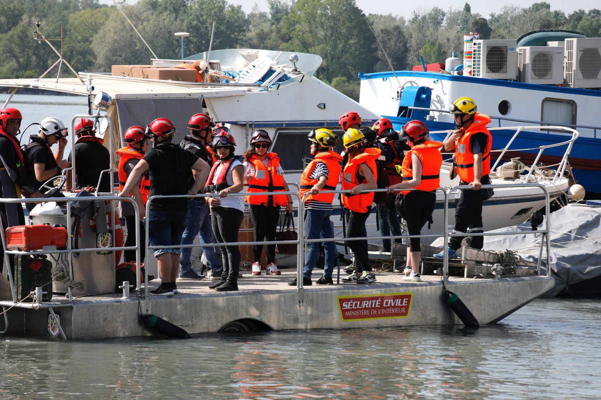 Nous remercions nos nombreux partenaires pour l'organisation de cet exercice européen #MODEX #RHODANOS2018 pompiers, militaires, bénévoles, collectivités locales, services de l'eau, de la gestion des déchets, des services énergétiques... Durant 3 jours 24h/24 à nos côtés 👍🇪🇺🚒