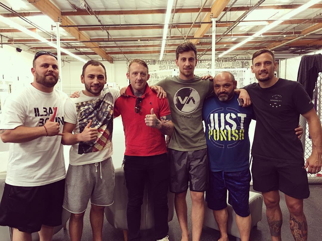 OfficialSaschaK's tweet photo. #fbf #flashbackfriday 
with the gang @IlbayDeniz , @Zewski44 , @Bariscam10 , @GisportsK &amp; @brycekraus1 
at the @RVCA Gym !!!
#california #costamesa #rvca #teamilbay #ilbayboxing #punishment #parilloboxing #goodtimes #trainingcamp #usa #boxing https://t.co/EMzA1nn0mI