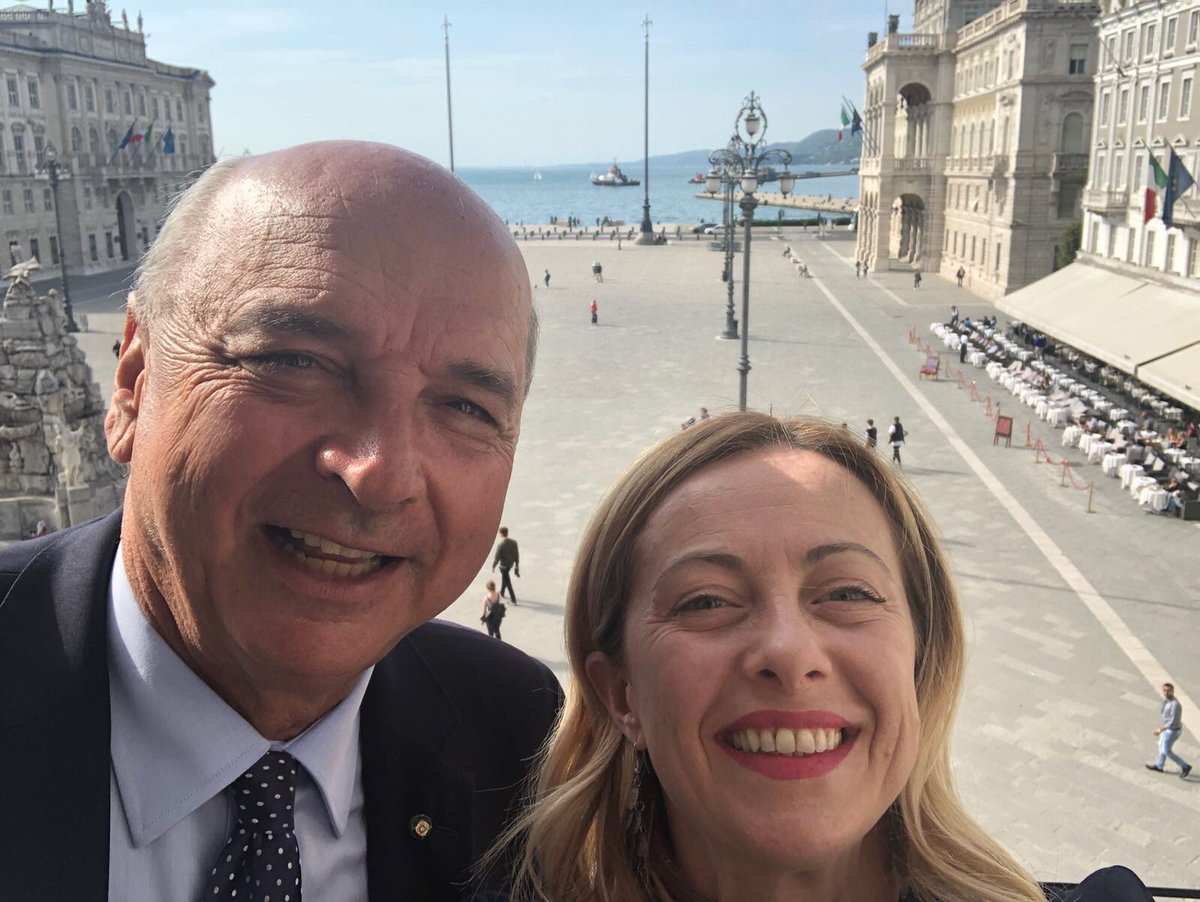 GiorgiaMeloni's tweet photo. ...E prima di partire per Gorizia ho incontrato il sindaco di Trieste, @RobertoDipiazza che mi ha raccontato dei tanti progetti su cui sta lavorando per la sua città: 
il più significativo è quello sul riutilizzo del Porto Antico. https://t.co/SgQtoAUgz8