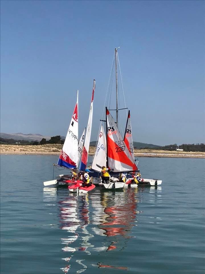 RydalPenSailing's tweet image. Regatta fleet @RYACymruWales #WYN18 #learning flag reading on the committee boat #sailingfun (thank you Trigger for pic!)