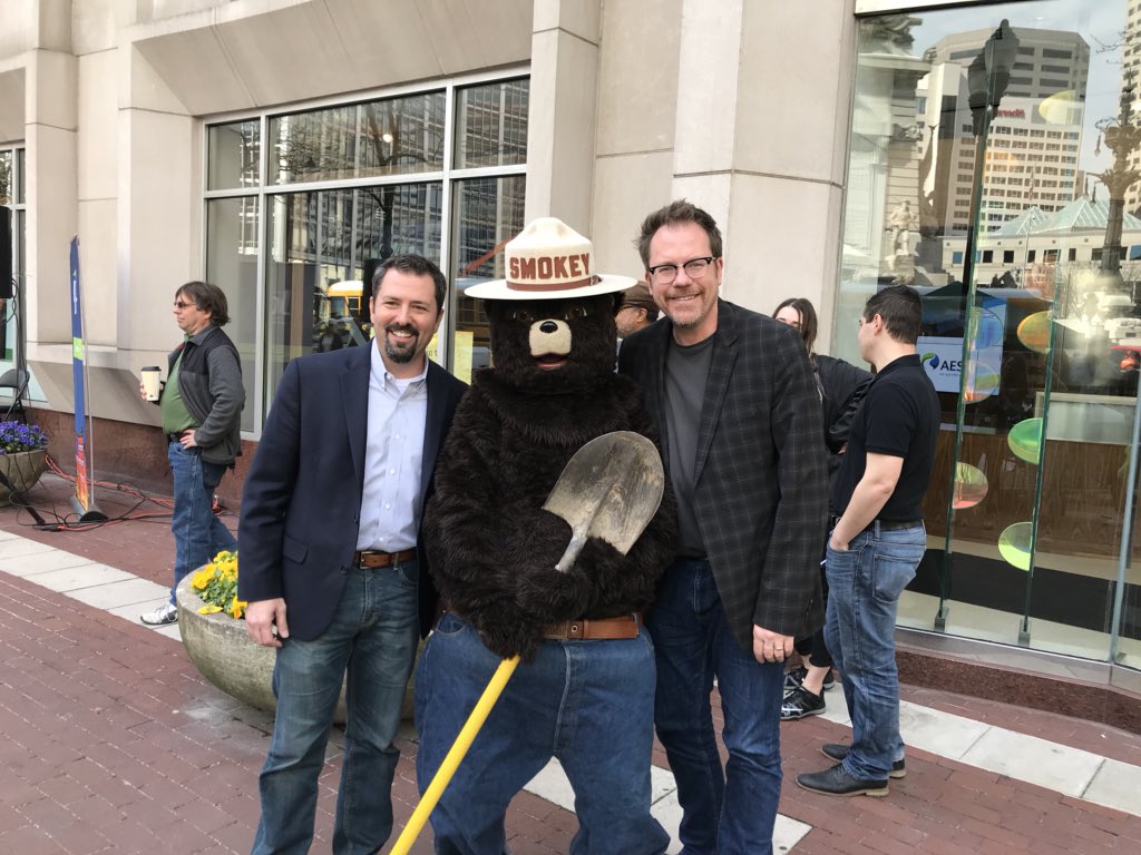 kibiorg's tweet photo. In the words of @dforsell ... “Enjoy your tree. It matters. It matters.” 💚 #ArborDay #indyfreetree #TreeCityUSA #30YearsofIndyTrees https://t.co/YHnXgv6CRt