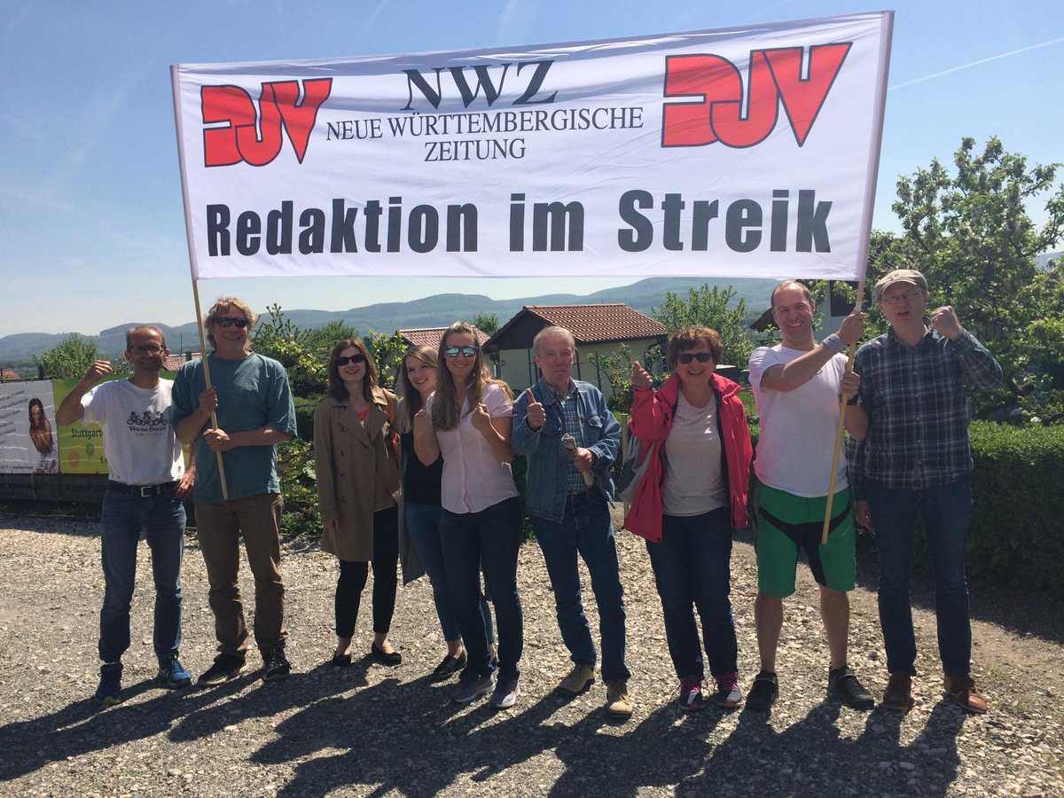 Der #zeitungsstreik geht weiter: Die Göppinger Kollegen der NWZ sind heute gemeinsamen mit uns den fünften Tag in Folge draußen. <a href="/DJVde/">Journalisten-Verband (DJV) @DJV@federated.press</a> <a href="/djuverdi/">dju in ver.di</a> <a href="/tarif_medien/">tarif_medien</a> <a href="/Volostreik/">Junge Journalist*innen im Streik</a> #tvtz18