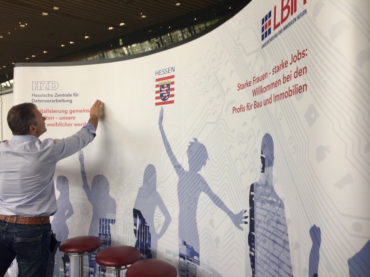 FinanzenHessen's tweet photo. Letzte Handgriffe an unserem Messestand mit #LBIH und #HZD - passt! ;-) Wir freuen uns auf viele Besucherinnen und gute Gespräche bei der @women_and_work #Frankfurt! https://t.co/usvVUtiki7