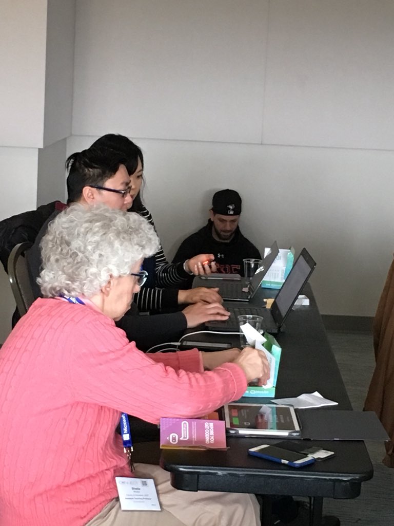 gkyfranzen's tweet image. Participants are learning how to code micro:bits - so much fun!! Great job @ryan_psmith #CanConnect2018 #CanConnectEd #TLDSBcode
