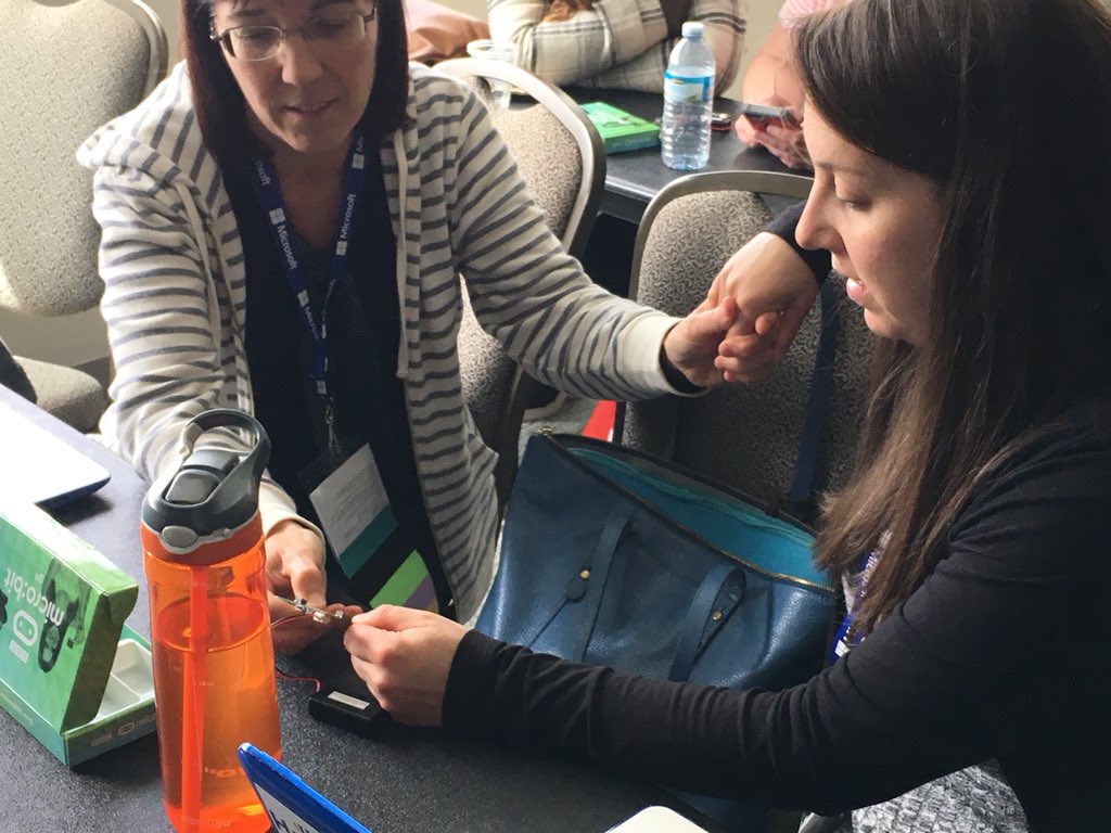 gkyfranzen's tweet image. Participants are learning how to code micro:bits - so much fun!! Great job @ryan_psmith #CanConnect2018 #CanConnectEd #TLDSBcode