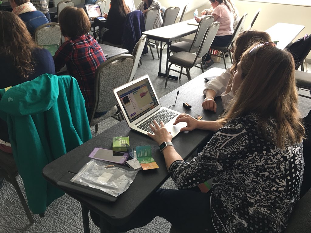 gkyfranzen's tweet image. Participants are learning how to code micro:bits - so much fun!! Great job @ryan_psmith #CanConnect2018 #CanConnectEd #TLDSBcode