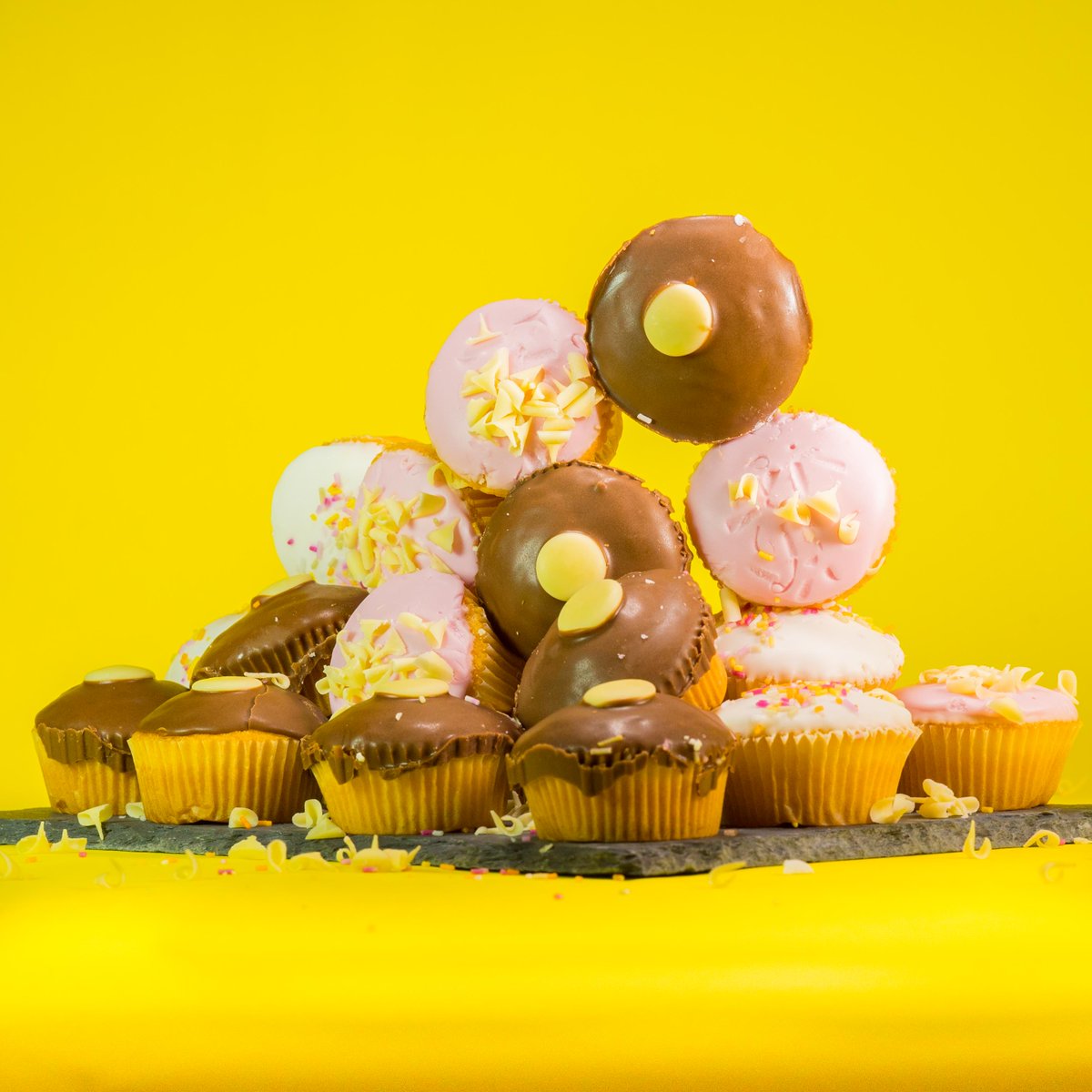 EvosoUK's tweet photo. It's almost the end of the  week 😋so we think that deserves a treat... 🍰what's your favourite pastry? #Evoso #DigitalMarketing #Marketing #Photography #Digital #Photo #Product #Video #Design #Backdrop #WebDesign #sweets #pastries #midweek #yumyum https://t.co/2RxdVqpNfk