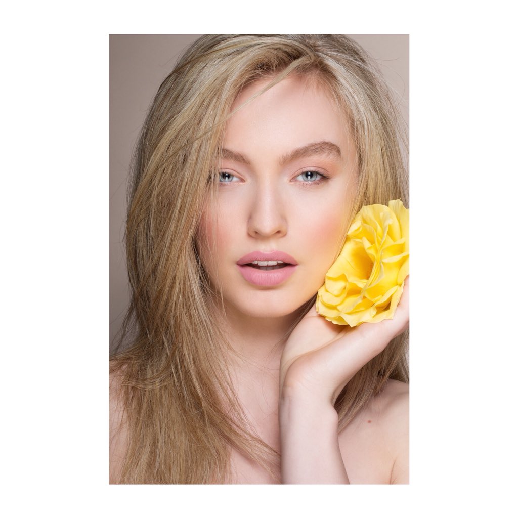 BrandonLiberati's tweet photo. #flower ๐ผ for #ilonacosmetics
#hair #BrandonLiberati using @EnzoMilanoPro #SXhotcomb @RandCoHair #parkave @bumbleandbumble #invisibleoil #dryoilspray
#makeup @bethfollertmakeup #photographer
@angelamarklew
#model @crystalvanco
#vibecosmetics #ilonacosmetics @vibecosmetics https://t.co/YwbmM6ry0b