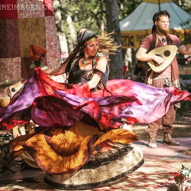 #Win 2 #FREE #tickets to #ScarboroughFaire. #Retweet this post, tag 3 friends, #follow us on #Instagram+ #Facebook. #renaissance #festival #medieval #faire #music #costumes #goodfood #laugh #giveaway #WinIt #FreebieFriday #contest #love #fun #win #play