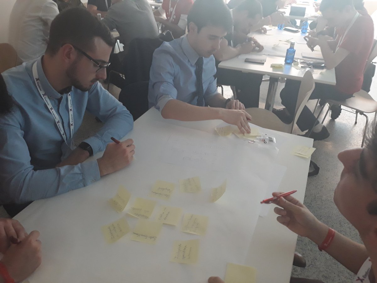 Talento_40's tweet photo. ¿Cómo podríamos...? Ideando soluciones a los retos del #hackaton @ASTITechGroup
en #ExplorerDay2018 @ASTIMRobotics https://t.co/wzIP64a6Zj