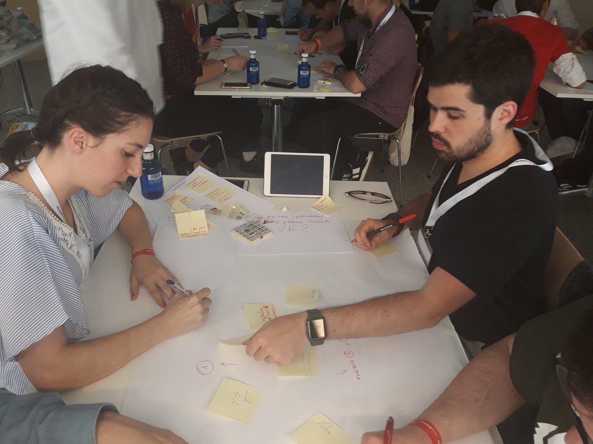 Talento_40's tweet photo. ¿Cómo podríamos...? Ideando soluciones a los retos del #hackaton @ASTITechGroup
en #ExplorerDay2018 @ASTIMRobotics https://t.co/wzIP64a6Zj