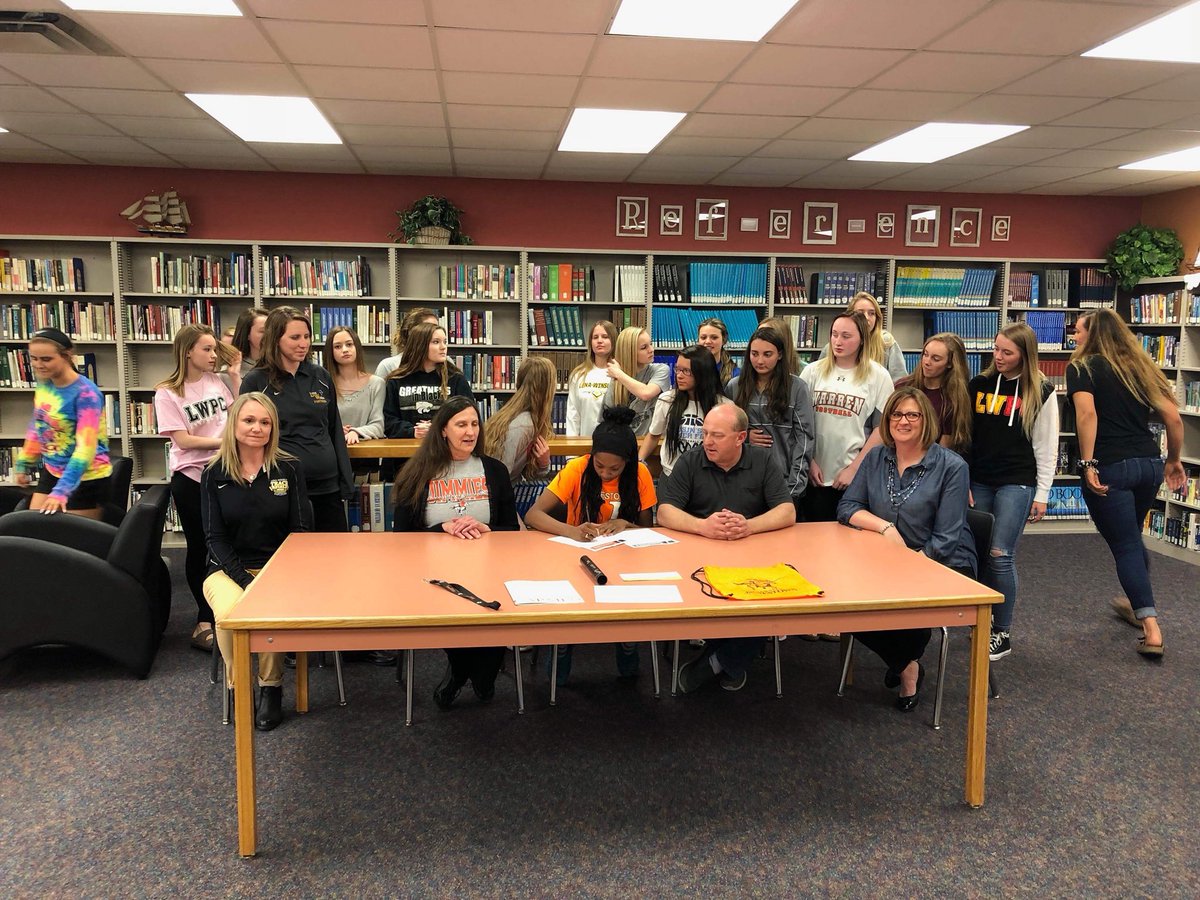 Carmen Devries, an outside hitter from Illinois, makes our 10th addition to the Jimmie Volleyball family for next fall! We are so excited to for her to be a Jimmie!!! 🏐🧡