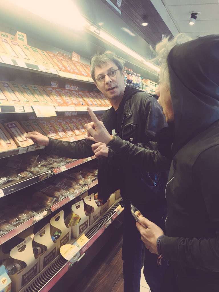 indochinetwitt's tweet photo. #13Tour : travel day / en route pour Limoges / 🚌 tour life 😅 https://t.co/SP2mbtFqQm