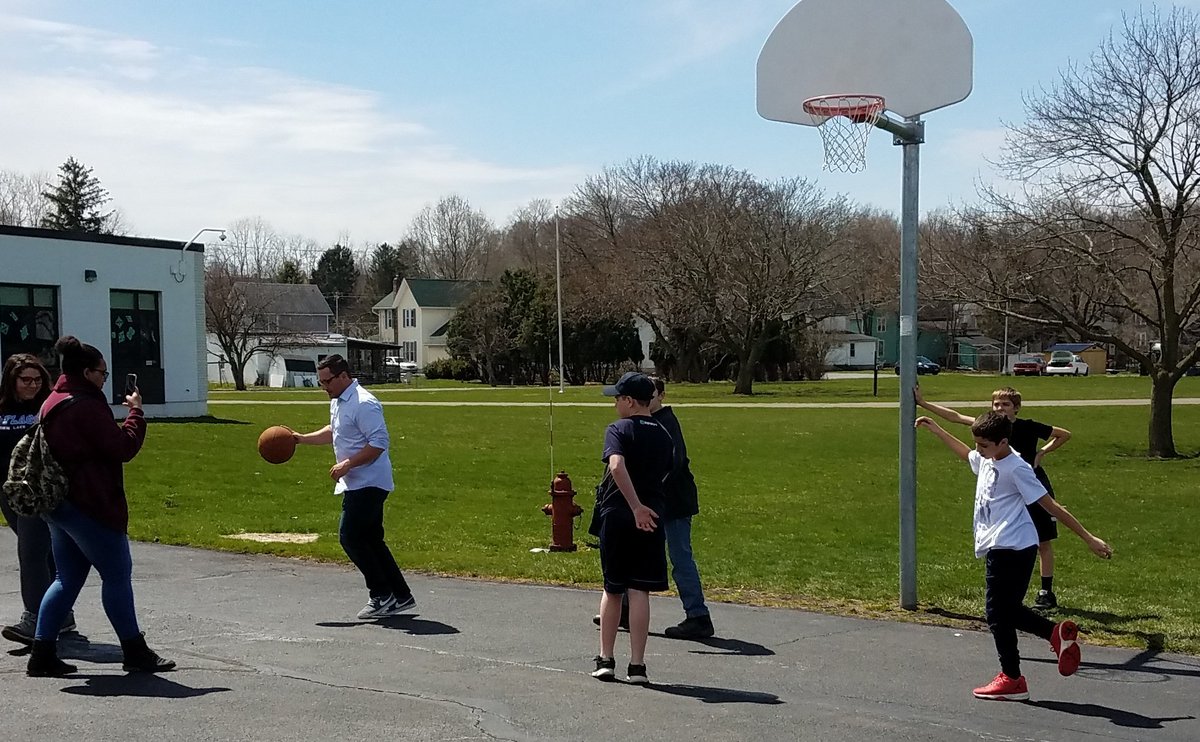 otimothyNY's tweet photo. @cosimanom rockin' it on the b-ball court #GVEPRIDE https://t.co/agA0HhqMpU