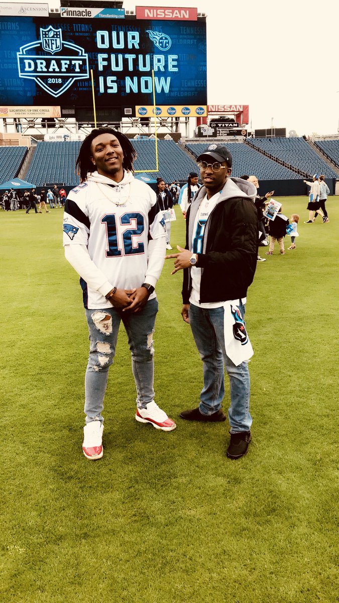 BAS_D12's tweet photo. Repping the @Patriots  at the @Titans   Stadium 💪🏾💪🏾 Straight like that https://t.co/zIWPKCmU09