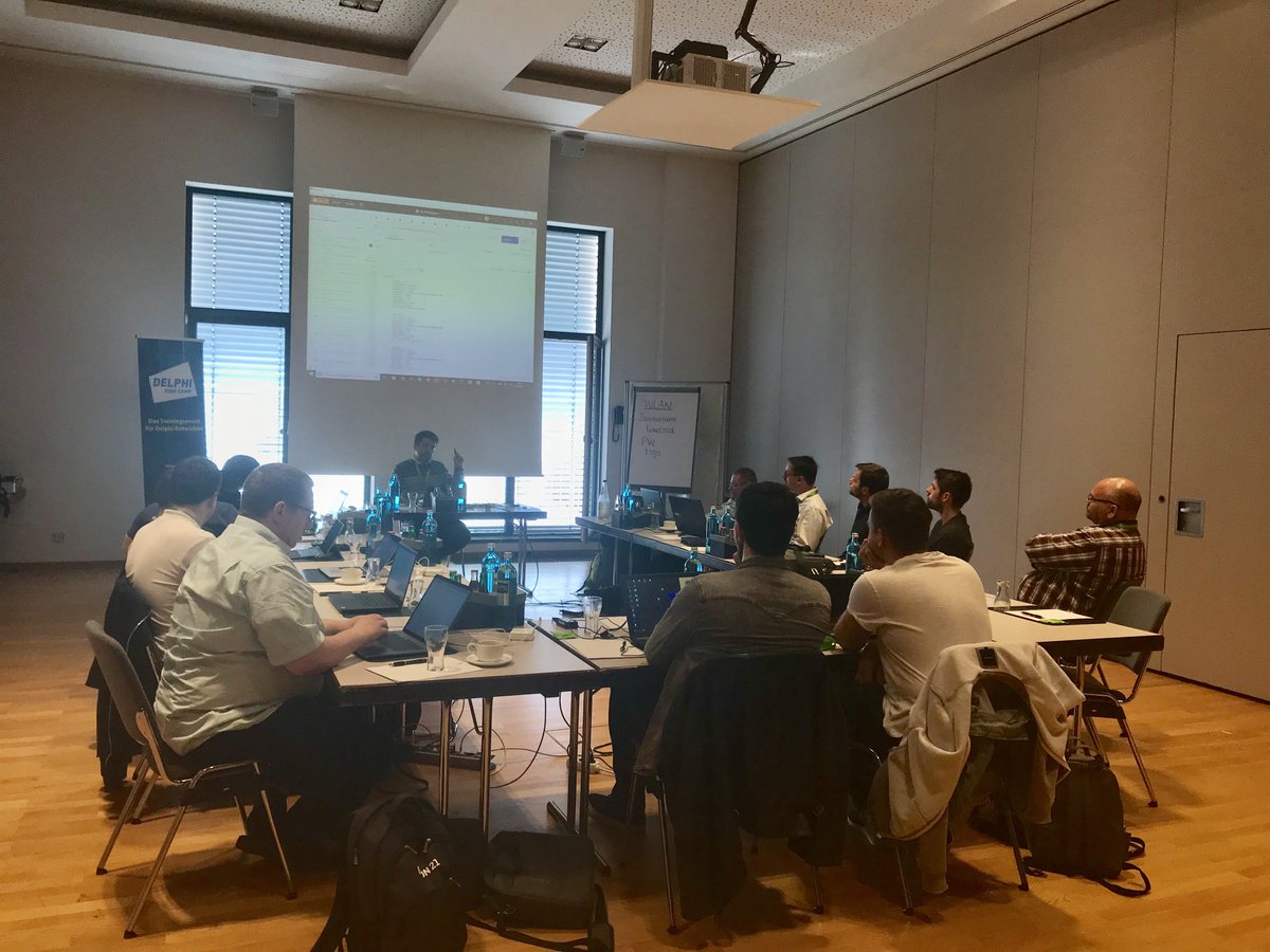 EntwicklerKON's tweet image. Am letzten Tag des #Delphicodecamp widmet sich @andreamagni82 dem Thema  „#MARS-Curiosity: a #Delphi #REST library“! 📚