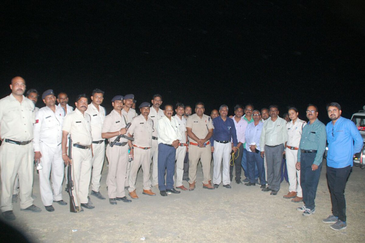 MandsaurPolice's tweet photo. कार्रवाई हो तो ऐसी हो जिलाधीश मंदसौर पुलिस अधीक्षक मंदसौर की दृढ़ इच्छाशक्ति चलते रेत खनन माफिया को शामगढ़ क्षेत्र से मुक्त करा दिया गया करोड़ों रुपए की मशीनें जप्त की गई रेत माफियाओं को नेस्तनाबूद  कर दिया गया वर्षों से लगा घुन समाप्ति की ओर है @DGP_MP @DIG_RATLAM_MP https://t.co/Pphz1bLfmk