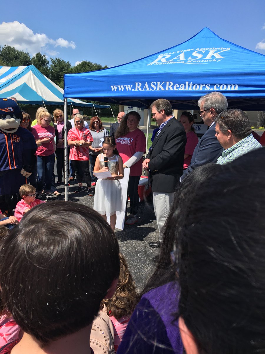 jgd3008's tweet photo. Brenda Flores representing @BGISD very well at Hope for Homeless ribbon cutting. https://t.co/hJJH4KtRIT