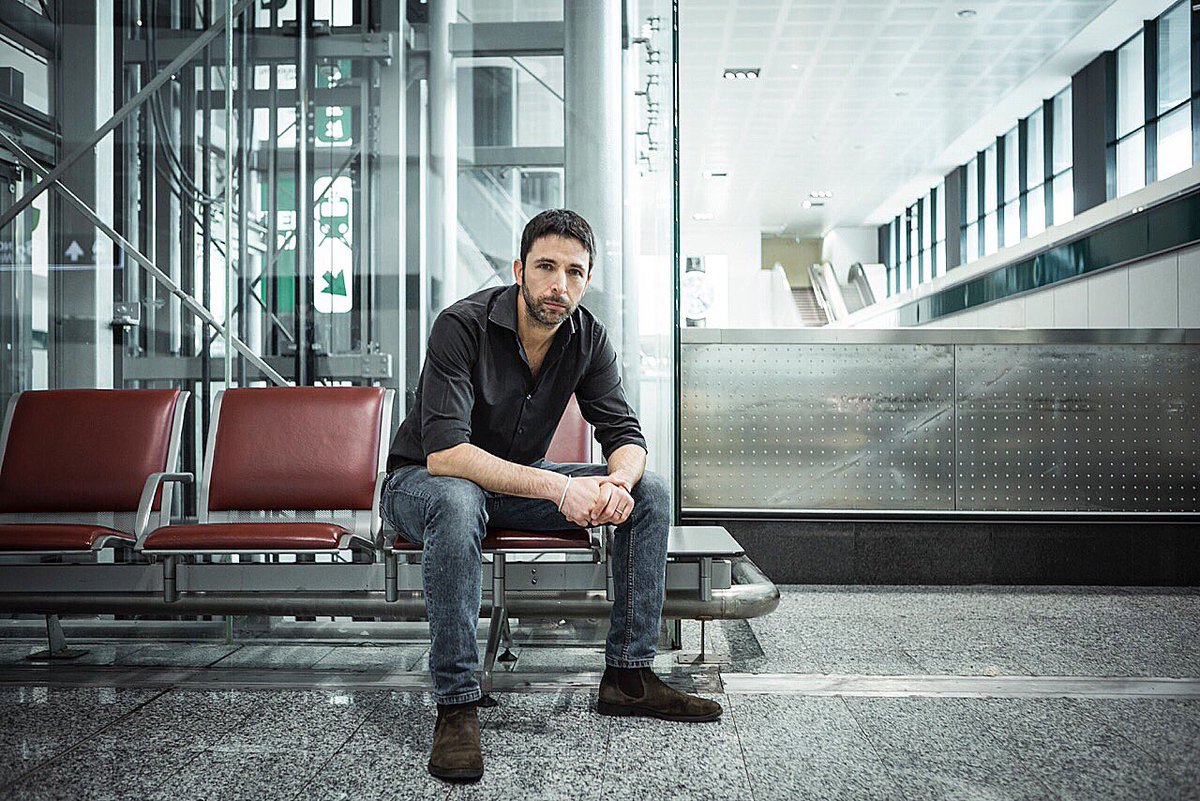 DUEBitalia's tweet photo. Questa sera, alle ore 22.40 su @realtimetvit, la quarta puntata di #HelloGoodbye! ✈️ @PabloTrincia #RealTime @DiscoveryItalia #DUEB https://t.co/RRlraz5JlG