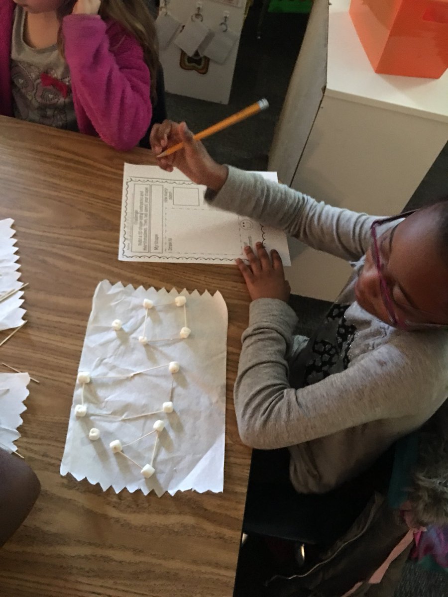 aloha_kinder's tweet photo. Constructing 2-D shapes aka Plane shapes ! Hands on math #alohafirstgrade https://t.co/zSwgL9C8NP