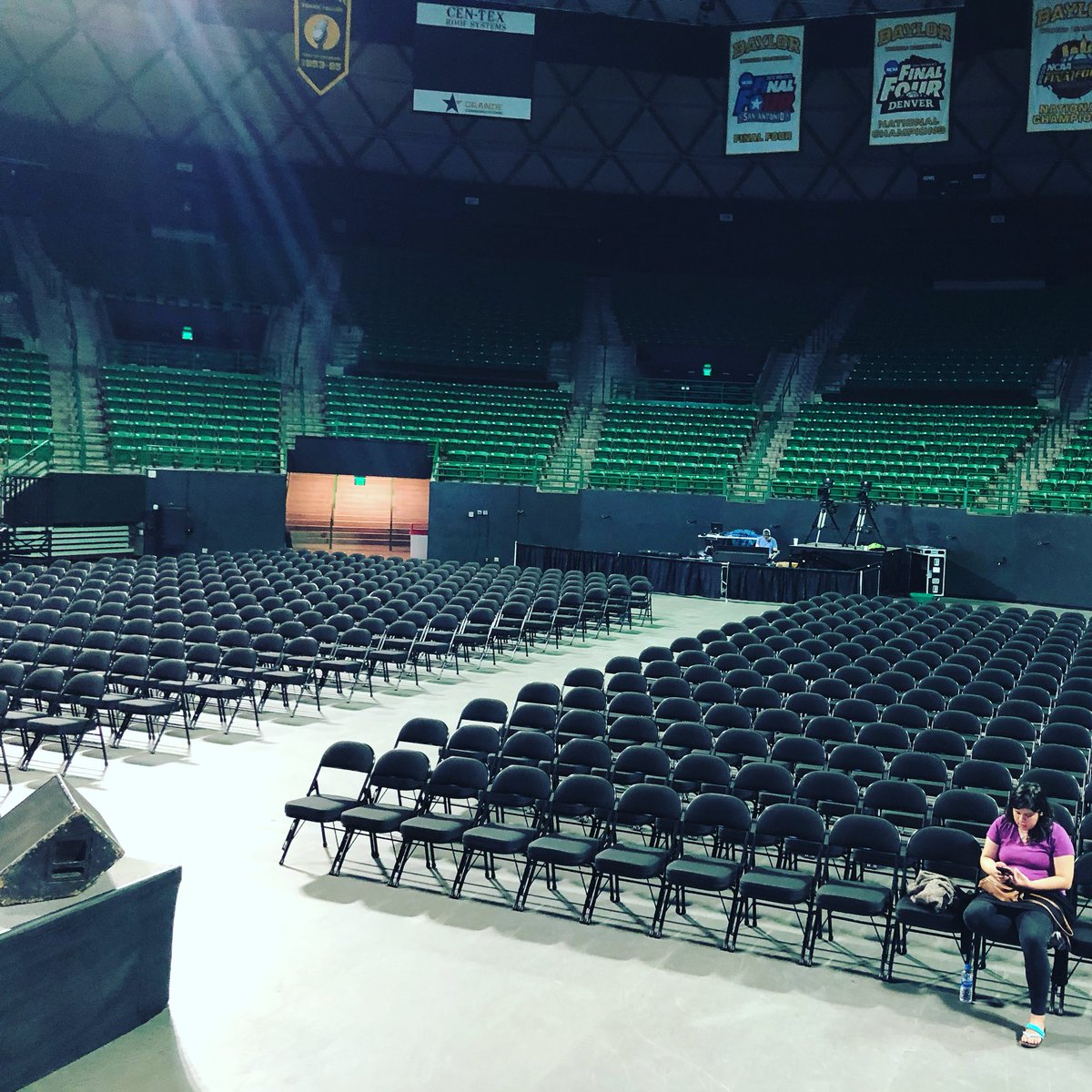 jptaguilar's tweet photo. The Ferrell Center will be packed with over 3k teens over the next 3 days. Let’s keep all in attendance in our prayers. #Congreso2018 #whateveris #disciplemaker @TXCongreso https://t.co/RSA5uYgQV4