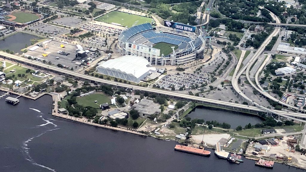 Jaguars's tweet image. Bird&apos;s eye view for @tavenbryan93 as he flies over his new home.
