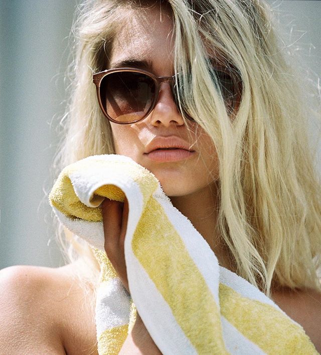 Who's ready for the sun this weekend?! 🌞😎🌻
Soon you can shop specs like these right here in Uptown OKC! 
Photo creds to <a href="/dblanc/">D'BLANC</a> 

#okc #uptownokc #designe#clothing #accessories #chic #dblanc
#summersun