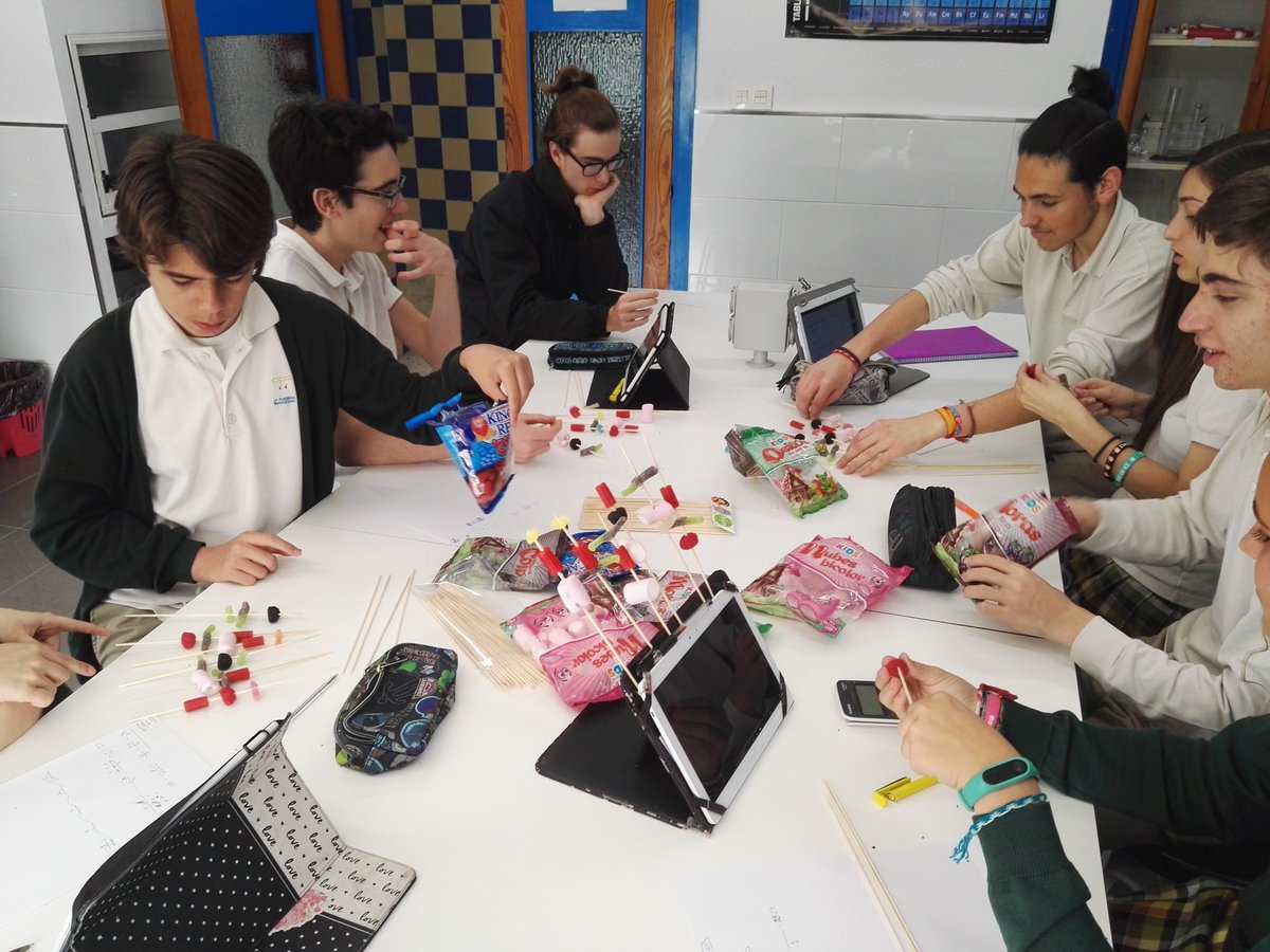 proyectoNEM's tweet photo. Los alumnos de 4°ESO se endulzan, con la COMBINATORIA... Variaciones/Combinaciones/Permutaciones con GOMINOLAS https://t.co/uMwfj1hU8J