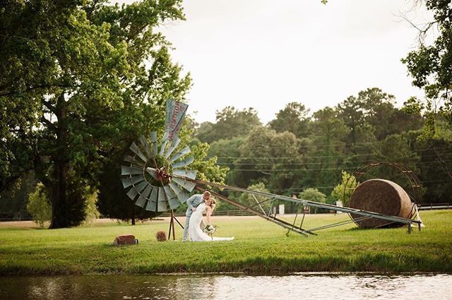 We love this photo more than we love Fridays💕 (That’s A LOT😉) #StarDustBride ift.tt/2vRrelC