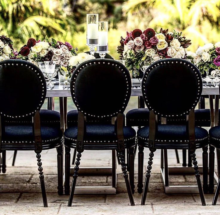 Black and white will always be classic, but these chairs add a little pizzazz. #blackandwhite #seatingoptions #notchiavarichairs