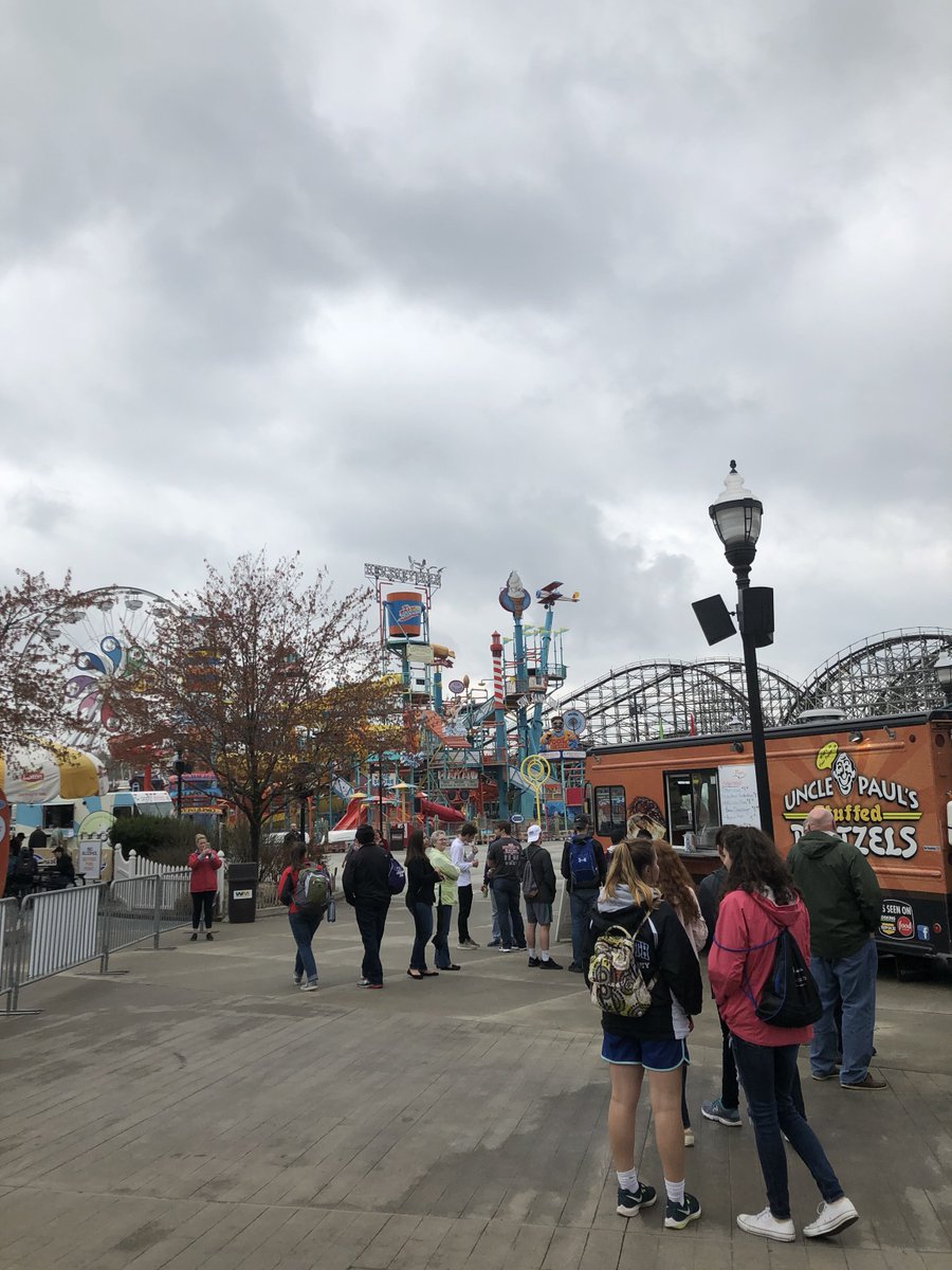 Thrilled to kick off #HPFoodTruckFridays today with <a href="/Wahlburgers/">Wahlburgers</a> <a href="/roostuncommon/">ROOSTFOOD</a> <a href="/soulburritollc/">Soul Burrito</a> and more! bit.ly/2q59CgY