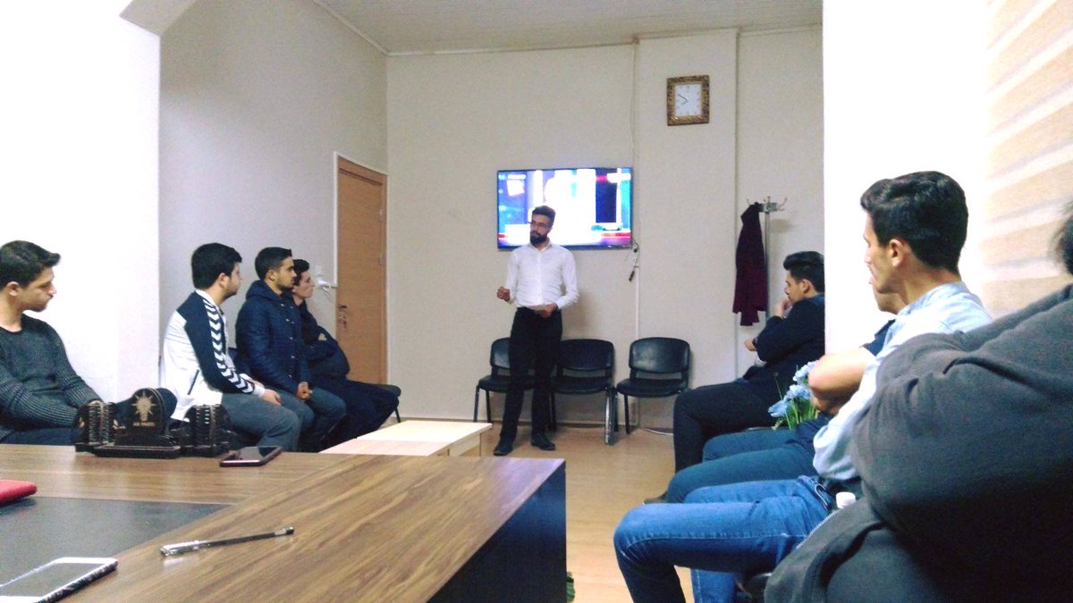 SimavUniak's tweet photo. Haftalık Olağan Toplantımızı Üniversiteler Başkanımız Ceyhun Şen Başkanlığında Gerçekleştirdik. Toplantımızda " Üniak Topluluğu Üniversiteler Başkanlığı Gençlik Bilgilendirme Sunumu '' Yapıldı. Liderimizin Yükünü Azaltmak için 24 Haziran Seçimlerine Hazırız Allahın İzniyle.. https://t.co/jik6FgIfrv