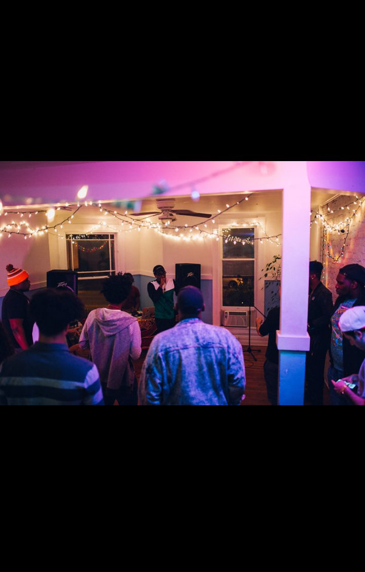 StudyBreakCyph's tweet image. Pssst👀.......i heard study break got even MORE content. Live from the 90s party🔥
📸:@BoydShotImages