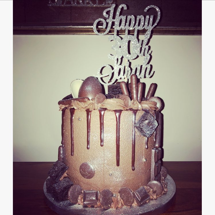 Pat_a_cakes's tweet photo. Chocolate, Brownies &amp; Sparkle!

What more do you need on your 30th?!

💙✨ https://t.co/mKoQrKSgUz